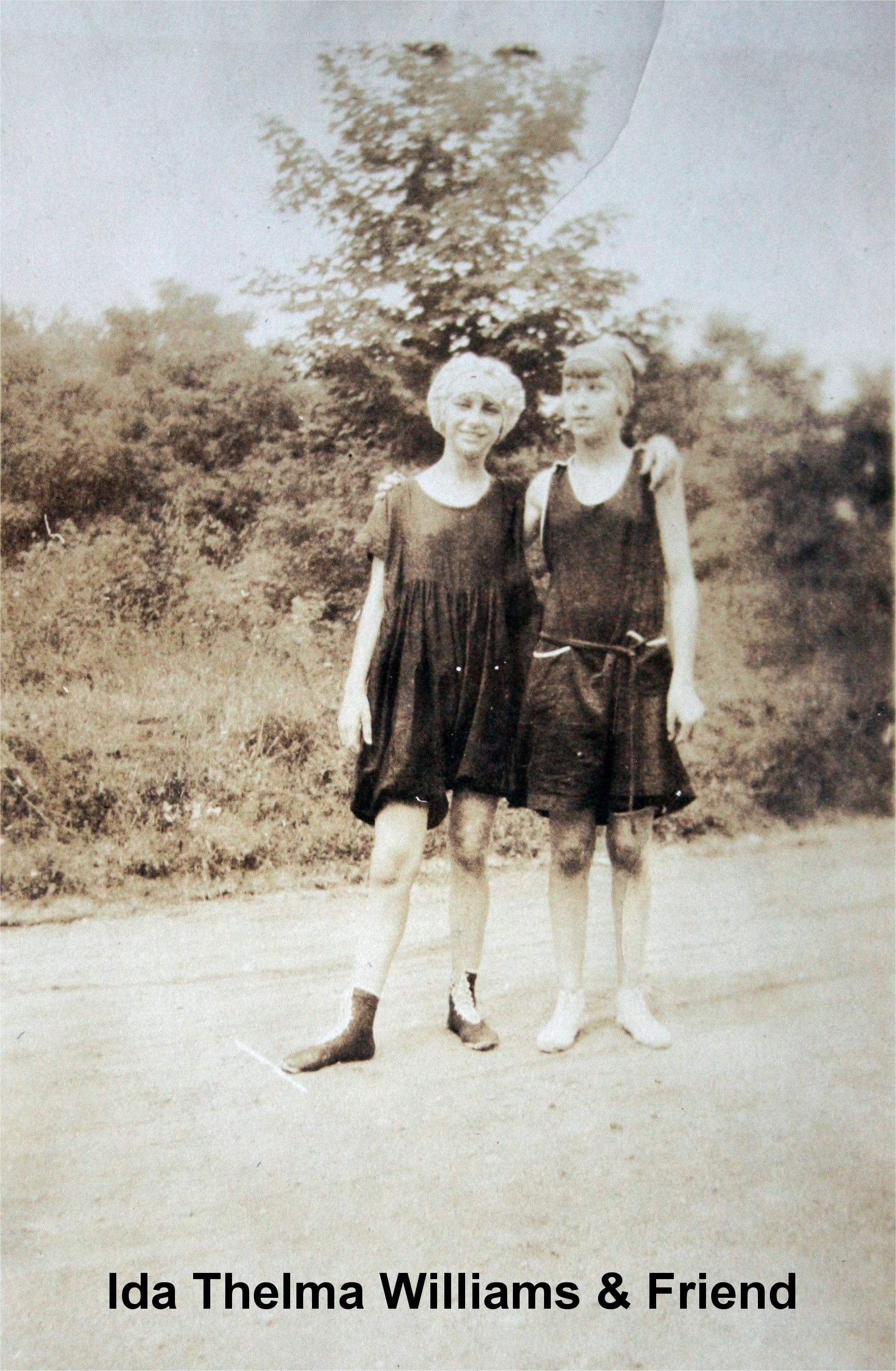 1927-Ida Thelma Williams & friend.jpg